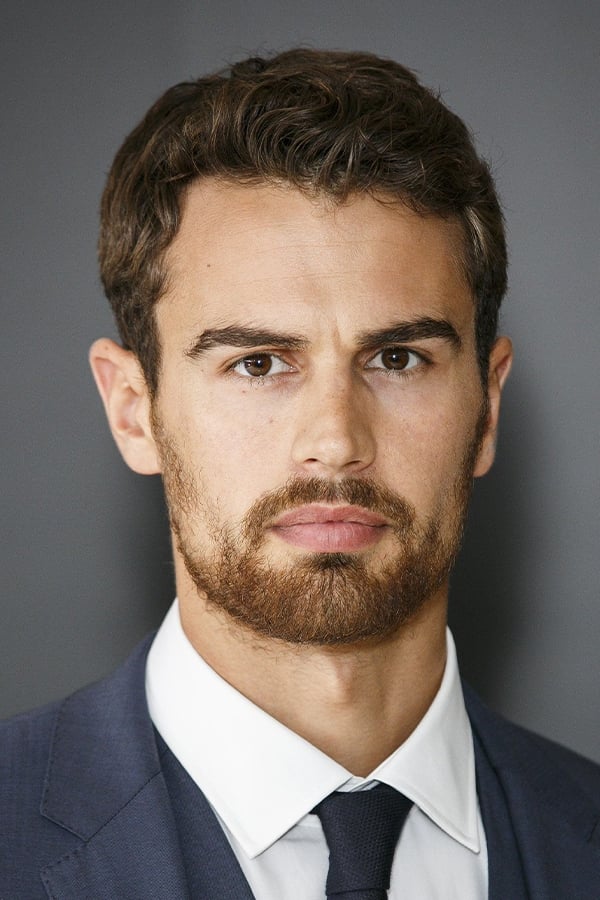 Theo James - Attore